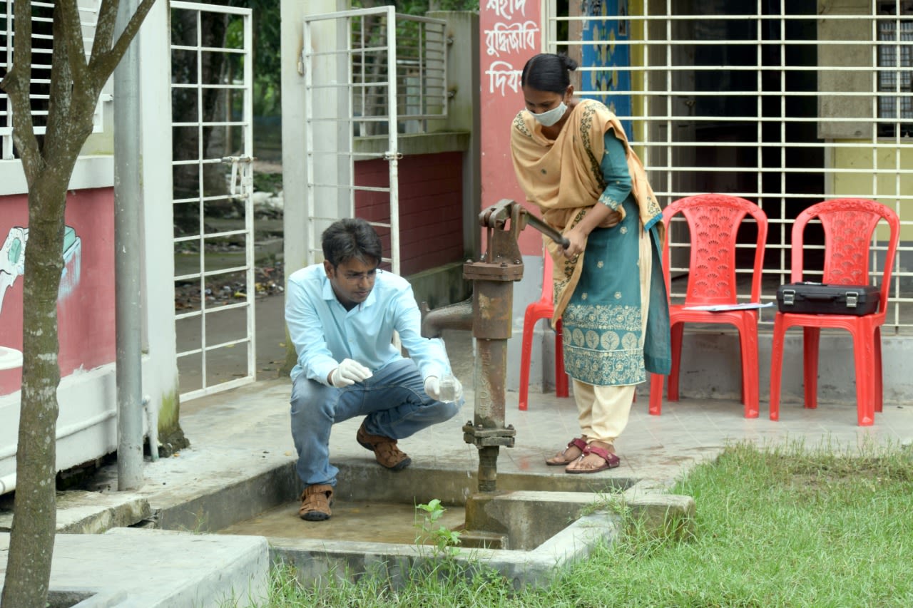 A man and a woman in Bangladesh using a water pump